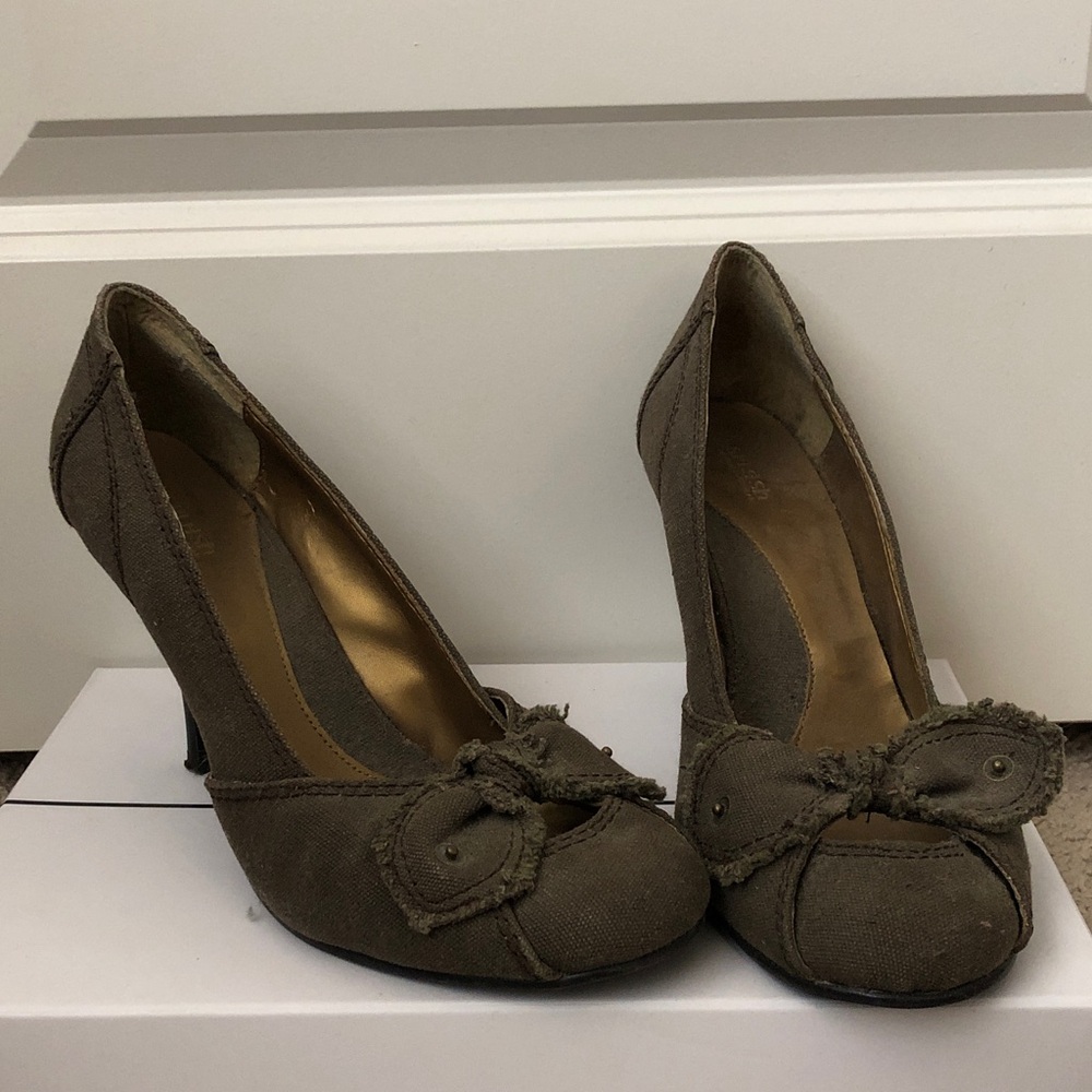 Splash Dusty Brown Bow-Embellished High Heels